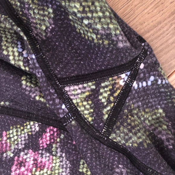 Lululemon High Rose Wunder Unders - Picture 4 of 7